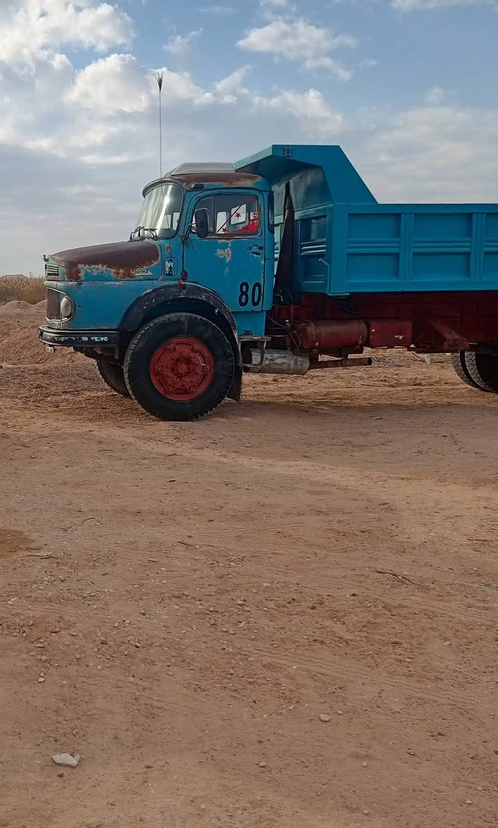 السلام عليكم سياره للبيع موديل 80 مقفوله كفاله عامه سياره بلاديه محرك 55 جير 25 اكسنت17 مكلف بالنشر رقم صاحب السياره ***********
