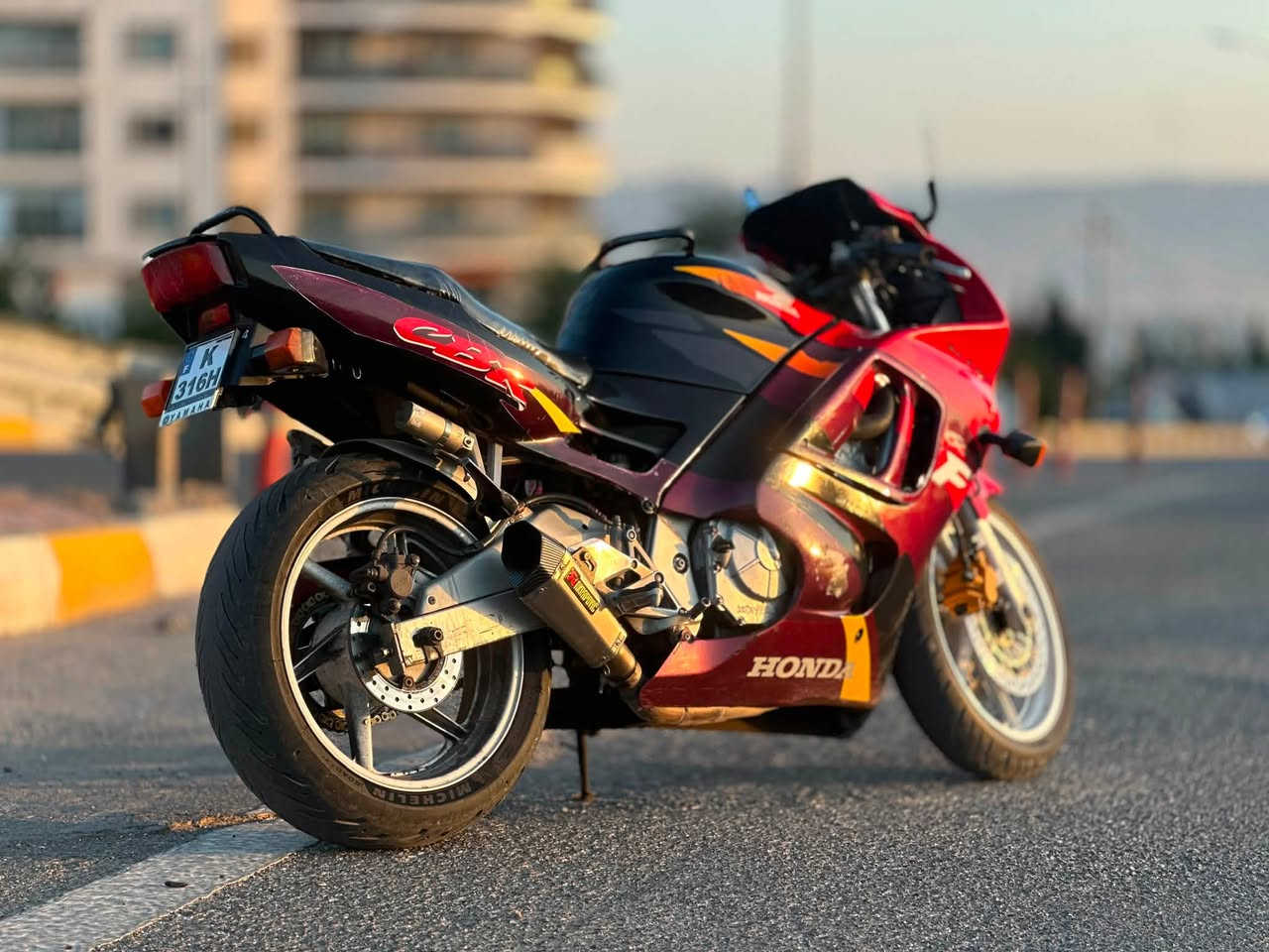 Honda CBR 600 F2 

ماتۆڕەکە بە عەیبو کەم و کوڕییە بە شەرت 

نرخی ١٦ گەڵا 

شوێن سلێمانی 

***********
