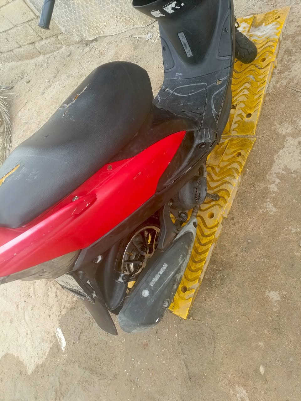 سلام عليكم 
ماكس عدله ما مفتوحه دراجه نضيفه مابيها نقص كهربائيات كلها شغاله بيها شلعه تخبل بيع او مراوس بتلفون وفرق سعرها 850 وبيها مجال مكاني البصره ابو الخصيب شراي اتصل او راسل وتساب ***********8
