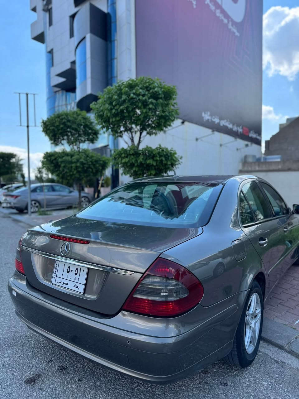 🚨🔥 مارسيدس E320 المرغوبة… نظافة وسعر 🔥🚨
Mercedes E320 – 2006 😈

💥 6 پستۆن – مرغوبة + استخدام يومي 💥
الموديل: 2006
المحرك: E320 المرغوب 🚀
الموقع: السليمانية 📍

━━━━━━━━━━━━━━━
🔥 الحالة:
گير + مكينة مضبوط ✅
بدون كود 😈
رون مكينة + هيدروليك گير متغير 💯
باتري جديدة 🔋
ويلي بلادي مرسيدس 🔥
تاقم بانسات أمامي وخلفي جديد

━━━━━━━━━━━━━━━
🚀 المواصفات:
گير 3 وضعيات
(أوتوماتيك / عادي / سبورت) 😈
كوشن جلد + كهرباء + هيتر 🔥
فول لايت + سكني جديد
بك لايت ليزر ✨
فلجة جام أوتو
CD Box 🎵

━━━━━━━━━━━━━━━
🔥 سيارة مرتبة + جاهزة
🔥 سعر مناسب وبيه مجال 😎

━━━━━━━━━━━━━━━
💰 السعر؟

اكتب (مرسيدس) بالكومنت 📩
ويصلك السعر مباشرة على الخاص 🔥

━━━━━━━━━━━━━━━
🚨 عندك سيارة للبيع؟ 🚗
أرسل الصور والتفاصيل، وسنقوم بعرضها على صفحتنا مجاناً 🔥
فرصة للوصول إلى عدد كبير من المشترين 💯


**إذا كنت صاحب هذا الإعلان وتريد حذفه لأي سبب، رجاءا أرسل رسالة إلى الدعم الفني**