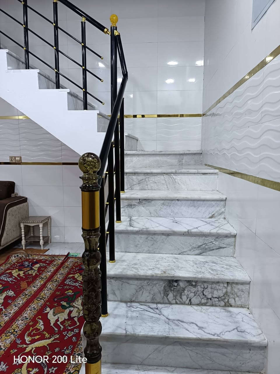 فرصة عقارية اجمل موقع ( طريق الزوار)      دار للبيع طابو زراعي قرار ٢٥ مساحة ٢٠٠ م٢ طابقين.
الطابق الارضي
1. استقبال
2. صالة
3. غرفة نوم
4. مطبخ
5. صحيات داخلية وخارجية
الطابق الاول :
1. غرف نوم عدد ٣
2. صحيات وحمام داخلي
3. سطح اول وسطح ثاني
الموقع : ملحق قرية الغدير 
طريق الزوار شارع الحولي قرب مجسر الشهداء يبعد عن الشارع العام ٨٠ متر عرض الشارع ١٥ متر 
للأستفسار الاتصال على الرقم ***********     وتتوفر خدمة واتساب.
