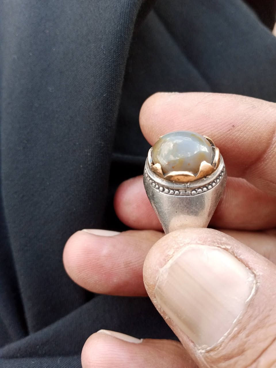 السلام عليكم محبس فضه قديم بحجر سليماني قياس 21 سعرة45اومراس بفيروزج مكاني بغداد سبع اقصور ***********
