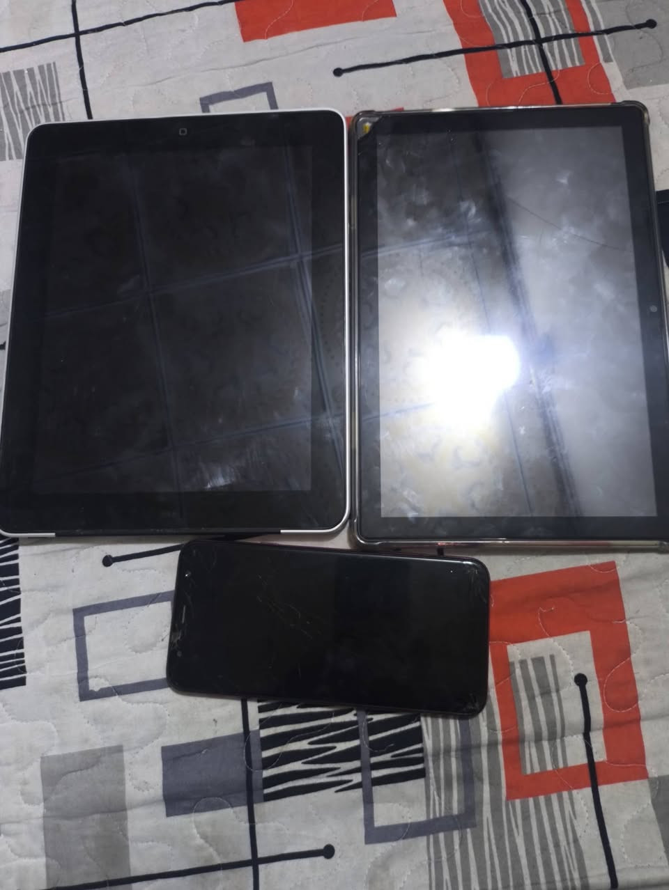 السلام عليكم اخوان عندي هاي ال٣ اجهزه ايبادات ٢ وتلفون 
ايباد.ابل ذاكره ٦٤ شغال بس ناقصه بطاريه يعني بس عل شحن يشتغل 
ايباد دوج ذاكره ١٢٨ جديد ستعمال شهر واحد بس نقصه شاشه ما تلمس 
تللفون جي ٤ برايم شغال كلشي بي بس الشاشه مفطوره للبيع كلهن ب١٠٠ وبيهن مجال او مراوس بتلفون


**إذا كنت صاحب هذا الإعلان وتريد حذفه لأي سبب، رجاءا أرسل رسالة إلى الدعم الفني**