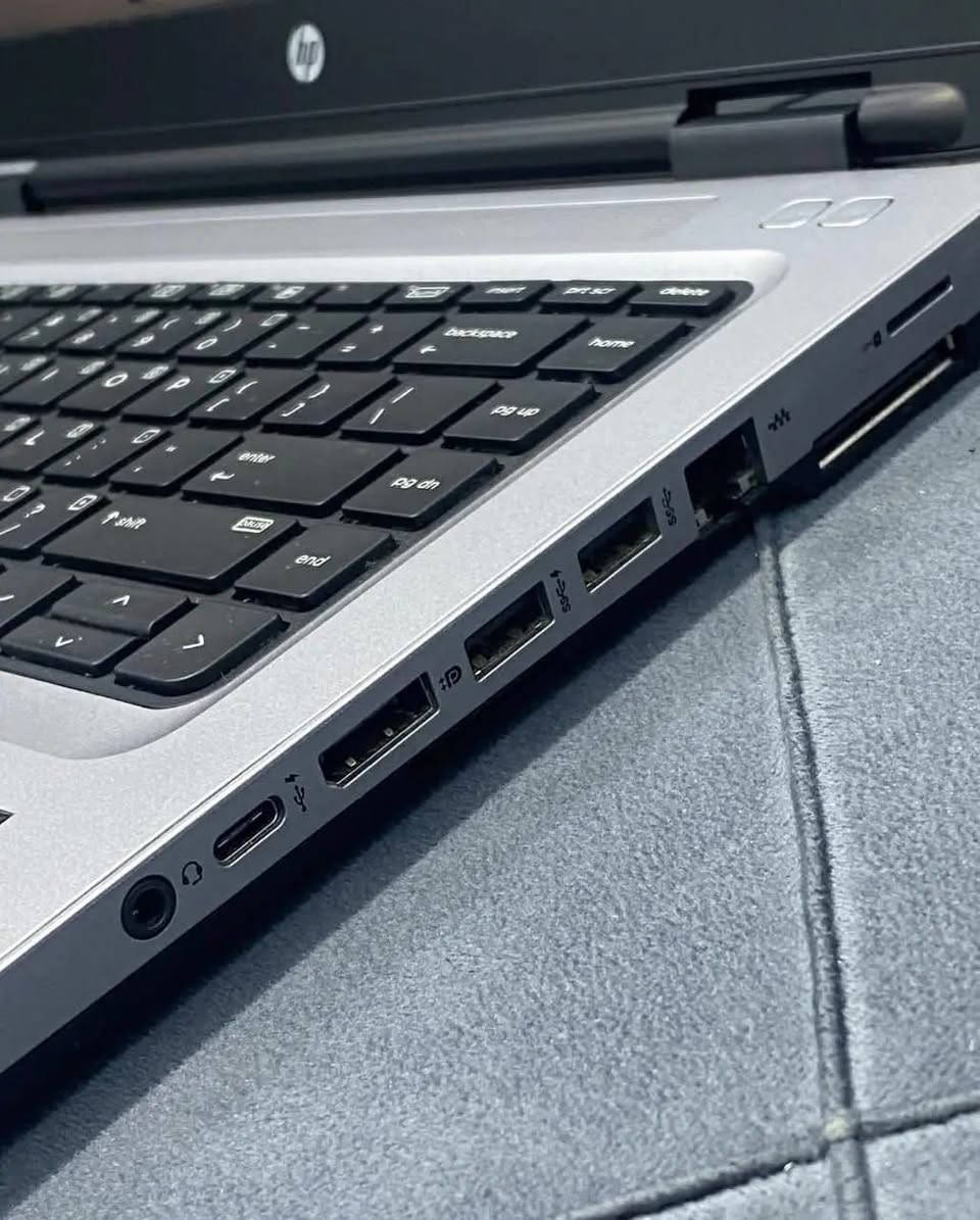 لابتوب اج بي core i7 الجيل السادس  
المعالج core i7 الجيل السادس
رام  8 كيكا DDR4
هارد 256 كيكا SSD
كرت الشاشه Intel Uhd 520حجم 4 كيكا
الشاشه حجم 14 انج ضد التوهج  
باتري ليثيوم 6 خلايا  شحن سريع 65 واط والباطرية ممتازة كامرة دقة hd
 منفذ تايب سي و رام وسيم كرت وباقي المنافذ   الحاسبه كلش نضيفه وحلوه
السعر 275 الف النجف, العراق


**إذا كنت صاحب هذا الإعلان وتريد حذفه لأي سبب، رجاءا أرسل رسالة إلى الدعم الفني**