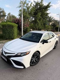 كامري 2021 Hybrid se  محرك 2500 v4 العداد : 100 الف ميل وارد امريكي بد...