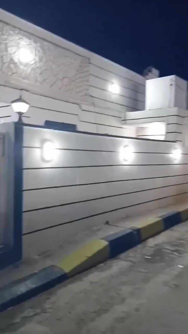 بيت للبيع 
الحقلانيه حي الشهداء خلف مركز شرطة الحقلانيه 
البت مكون اربع غرف الغرف اثنان ٦ الطول العرض ٤ صافي واثنان ٥ ونصف في اربعه اثنان قاط اسفل واثنان قاط الثاني 
ديوان ٨ في ٤ مطبخ ٦في٥. مجمع ٦ ونصف في ٥  مخزن طول ٨ في متر ونصف صحيات خارجيه وداخليه معه المغاسل بس البيتونه مسكوفه بسندويج ويرادله شغل شوي


**إذا كنت صاحب هذا الإعلان وتريد حذفه لأي سبب، رجاءا أرسل رسالة إلى الدعم الفني**