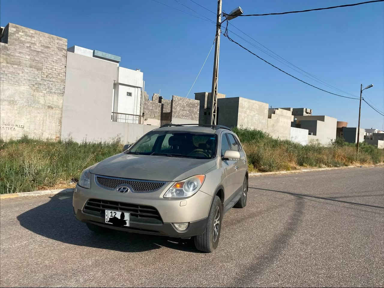 السلام عليكم.. هيونداي فيركروز 2008 خليجي كفالة عامة السيارة فول مواصفات 1/1
محرك V6 3800 (سته سلندر)
بصمة تشغيل وبصمة أبواب
سلايد (فتحة سقف) 
شاشة + كاميرا خلفية + حساسات خلفية
كشنات جلد كهربائية مع خزن 
تحكم ستيرن جهتين + مثبت سرعة (كروز كونترول)
ستيرن تحكم كهربائي
7 راكب (3 قطع تبريد ثلج)
لايتات زنون عالي ناصي + زركات لايتات أمامية بالدعامية.
إشارة بالمرايا + صندوق خلفي كهربائي.
السيارة بيها سونار كامل جاهز
رقم دولي نينوى، التحويل ثاني يوم شرط
كير شرط، محرك شرط 
مكان السيارة: الموصل
السعر 123$ وبيها مجال للشراي
للاستفسار ***********
