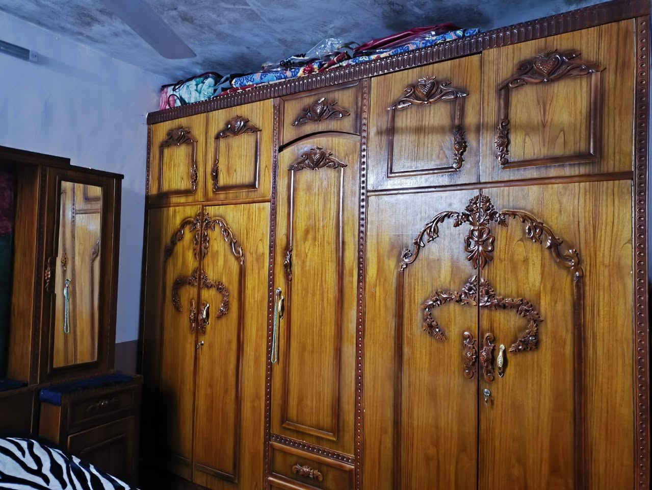 السلام عليكم ورحمة الله وبركاته مكلف بالنشر غرفة اخشاب للبيع الشراي يتصل*********** وكل الهلا بالشرايه
