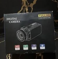 هذه الكاميرا هي كاميرا فيديو رقمية من نوع Andoer HDV-201LM. تتميز بقدر...