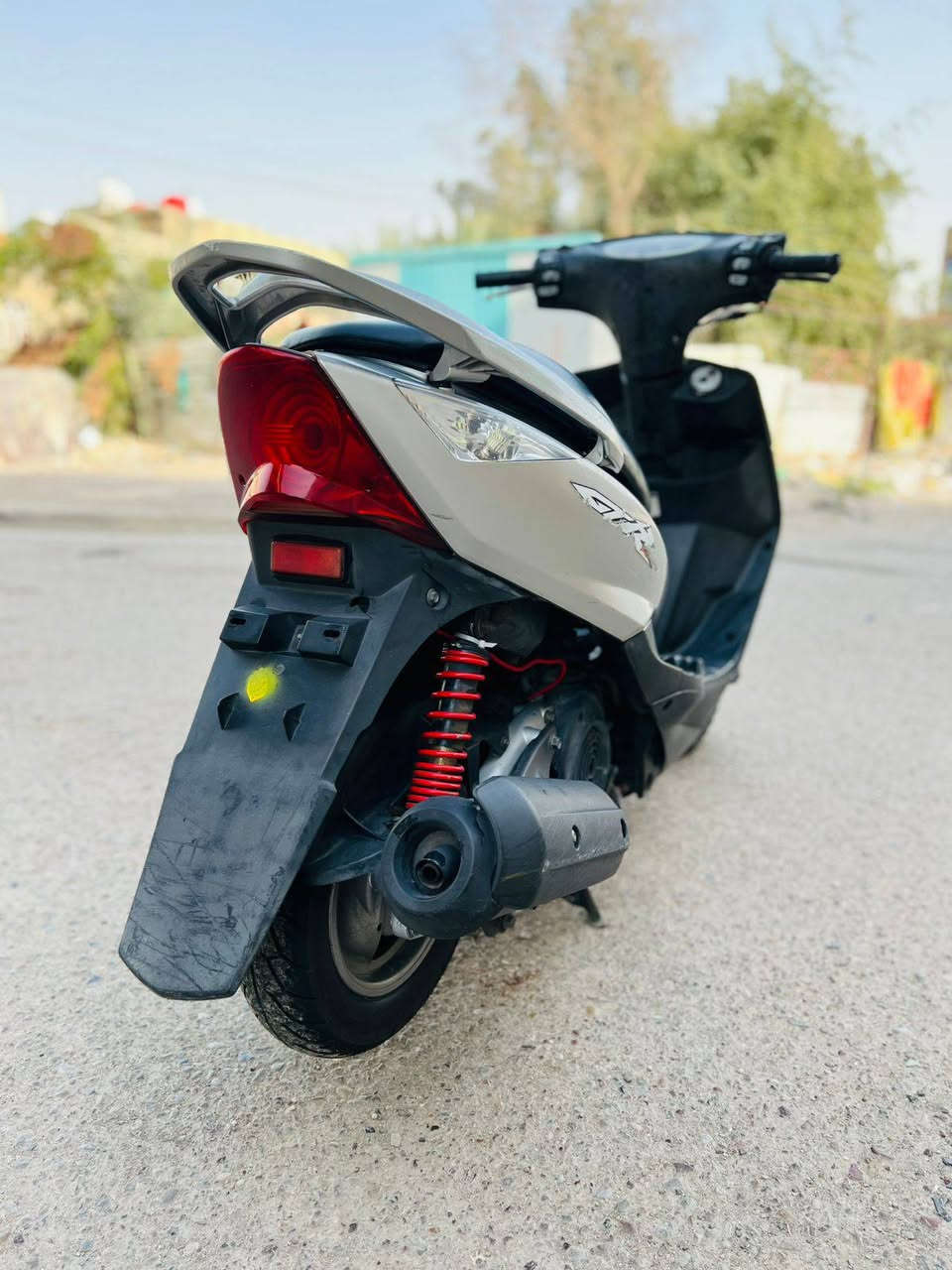 سلام عليكم
ماكس ثعلب 140 
دراجه مكفوله وخير من الله 
كهربائيات كلها شغاله 
ب 675 وبيها مجال شي بسيط 
مكاني الشعله 
***********
