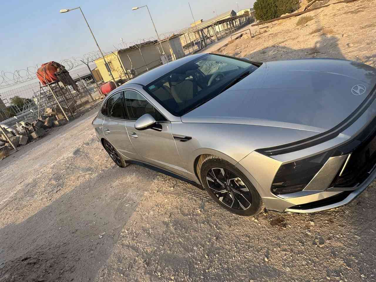 سوناتا2024 رقم بغداد
فول ماعده الفتحة
بصمة تشغيل عن بعد 
محرك 2500cc 
 بأسمي 
ماشي"75000 كيلو ماشي
لايت وبكلايت LED
رادار امامي 
لايت زنون بلاد 
توقف ذكي 
اوتو هولد 
سايد بريك بصمة 
تحديد مسار 
نظام قيادة تلقائية 
تحكمات ستيرن كاملة
كير بالستيرن
شاشة وكامرة 
نظام آبل كار بلي 
‏GPS خرائط
كشن كهرباء 
تدفئة وتبريد كشنات 
ويل كب كبير 17 انش
صور حادثهه مرفقه كفالة للسيارة حر السيارة باسمي مقفولة من عدد الدعامية الأمامية
سعره $200السيارة بالبصرة 
للاتصال:***********
