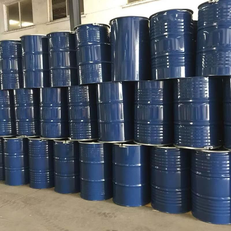 بسم الله الرحمن الرحيم                                                       يتوفر براميل بلاستك درجه اولا بقياس220 /260/170                                             +براميل حديد                                                                        مع ضمان بسعر جمله.                                                        مكان بغداد باب الشرجي ساحت طيران.                                  للتواصل ***********
