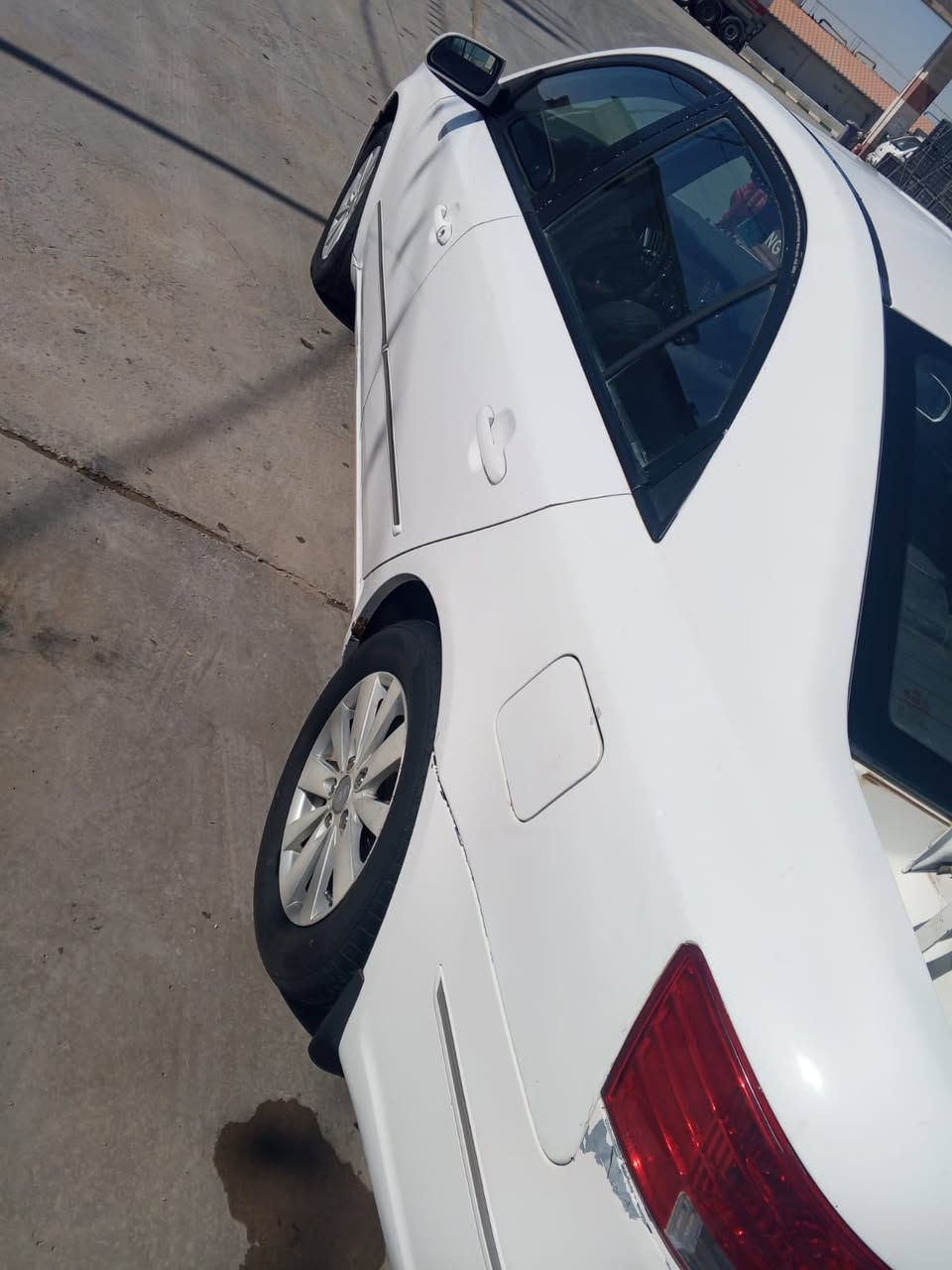 سوناته موديل 2009 
سياره مابيههً نقص حداديه كامله كما موضح بالصوره 
للاسفسفار اكثر اتصل ع الرقم ***********
