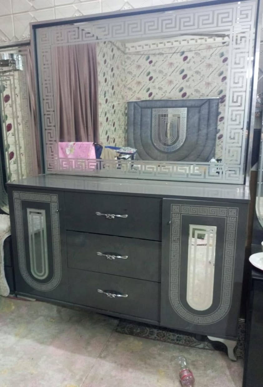 غرفه تركيه مستعمله قليل ام ٦
ابواب قرب گراج بغداد  ٩٥٠ بيه  مجال
***********
