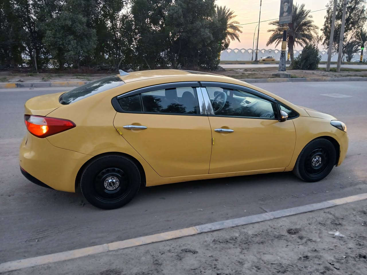 يلله سلام عليكم سيراتو خليجي كفاله عامه فول عده البصمه مديل ١٣بيها طخه بل جنطه بصيطه كير محرك تبريد مشروط محرك ١٦٠٠ مصفره هيه غرامه بسمي لل٣٠ اتصل فقط ***********او*********** سعر ٩٢بيه مجال قليل كربلاء قرب مشفى الحجه
