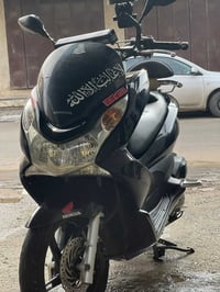 PCX  نَضيفه جيل أول مكينه 150cc كامله مكمله    حَساس ستان حَساس بريك  ...