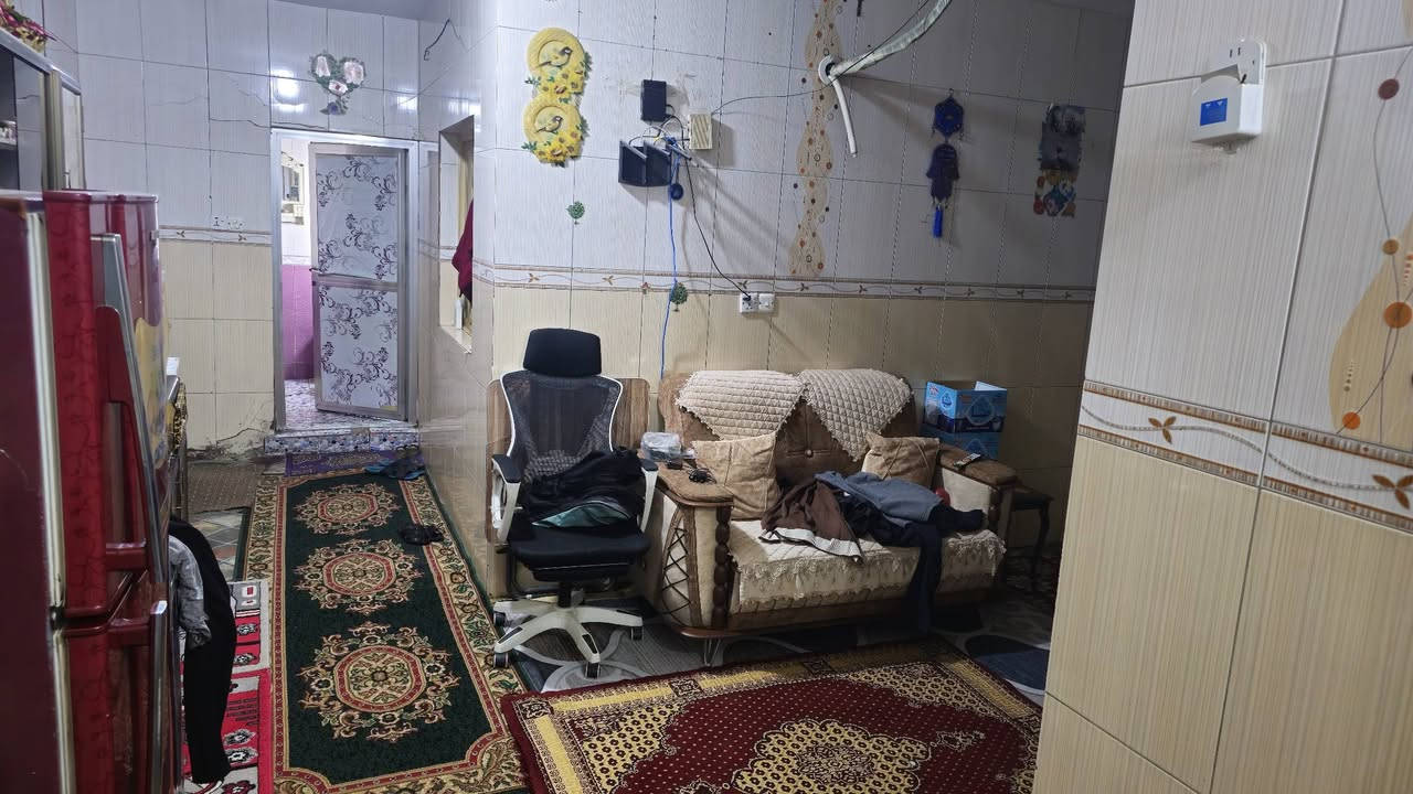 السلام عليكم
بيت ركن للبيع بمنطقة حي اور يم مدرسة بحر العرب قريب على جامع عمار بن ياسر

مساحة البيت: 75 متر
الواجهة 12.5
النزال 6

الطابق الاول غرفة ومنور ومطبخ وصحيات
الطابق الثاني غرفة وحولي والسطح بي سندويش مخزن وتواليت

البيت بناءه متوسط جاهز للسكن

السعر المطلوب: 160 مليون وبي مجال

للاستفسار اكثر واتساب
***********
