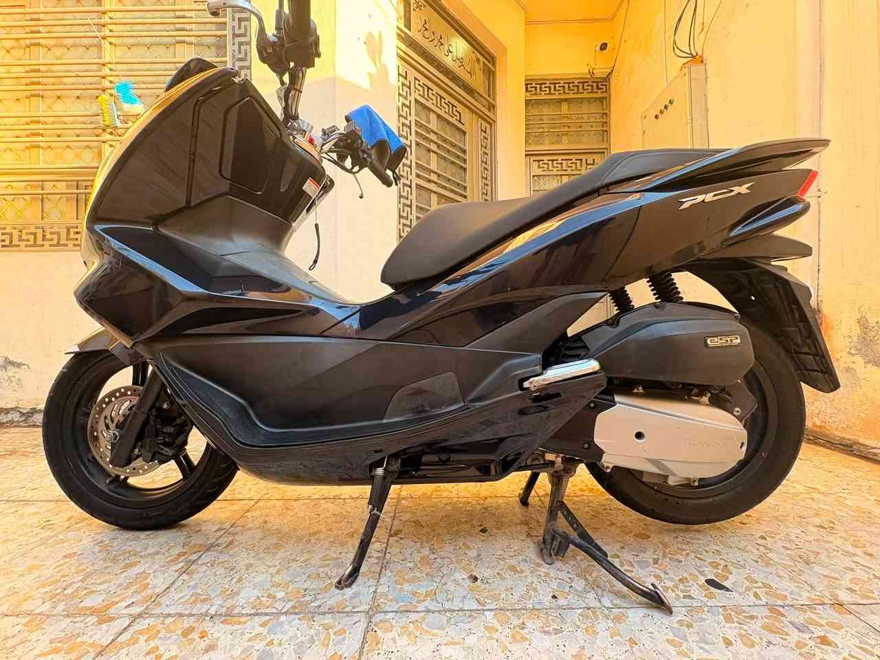 سلام وعليكم   دراجه (PCX125s) للبيع
جيل 2 لون بيتنجاني  مال ربمه من بيت طارش ماخذه
اخذته ماشيه 73k عدد ممشه حالين 78kدراجه مال بيت مخلينه 
.
تفاصيل دراجه حساس زدحام حرف A
حساس ستان 
ودراجه كفاله عامه اكفله الك  من عده كفرات بلاديه بس مشخطات  تاخذه من باب بيت  
شلعه معدل خير من الله معدله 100
دراجه بعده بحالت وكالته كشي ممبدل بيه ولا قطه 
 
عنوان بغداد زعفرانيه 
***********
سعر 17 وبيه مجال  بسيط
دراجه ياباني  ياباني ماخذه من بيت طارش
