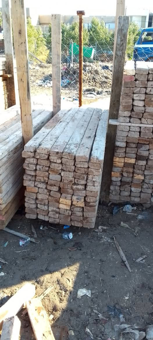 السلام عليكم سير للبيع بقار (2*4)(3*3)
من ال40سنتم للمترين العنوان بابل حي العسكري 
للاستفسار ***********
