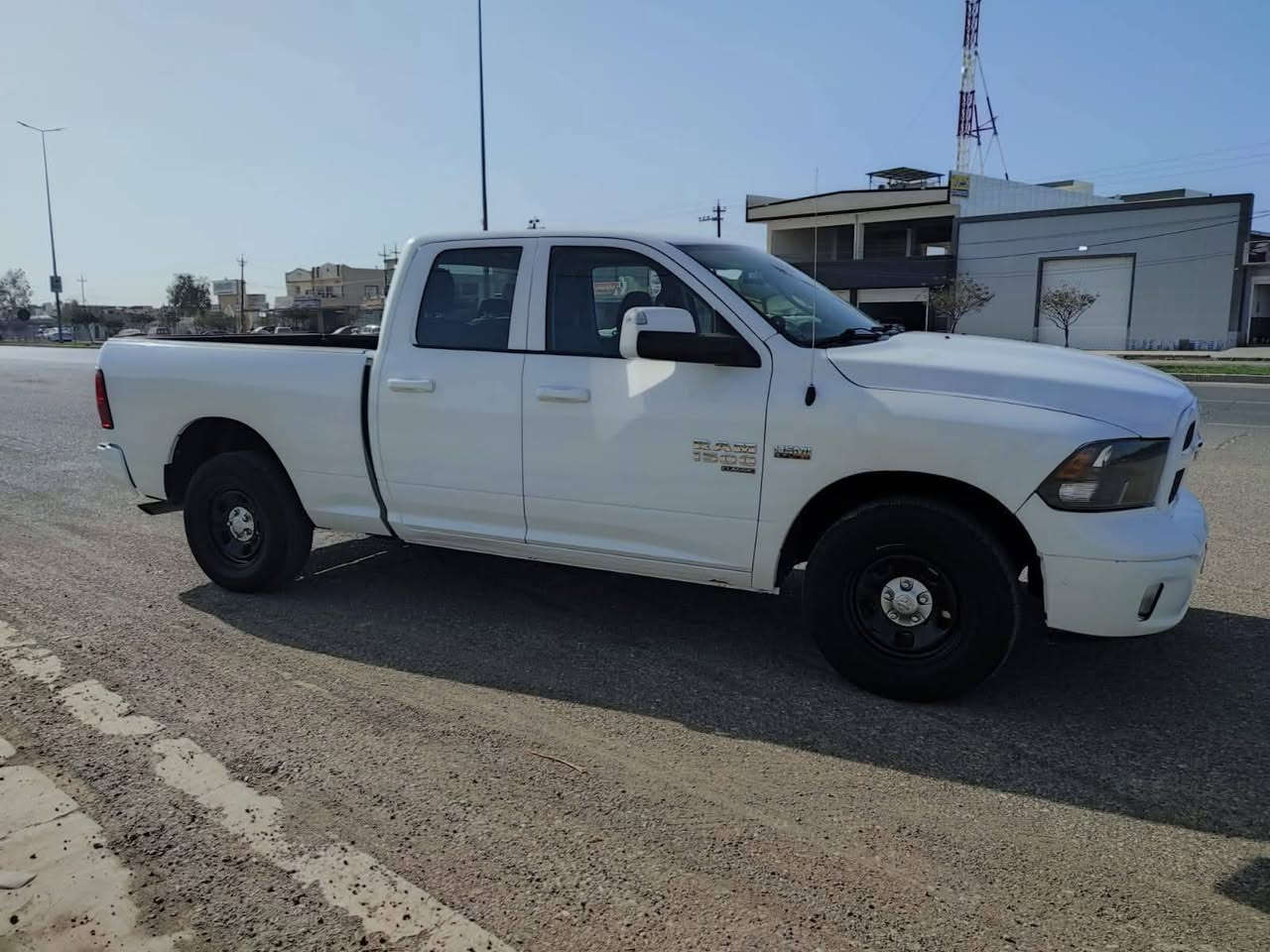 للبيع فقط بسعر مناسب جدا جدا جدا 
دوج رام كلاسيكي.  موديل 2023
💸 سعر  200 ورقه   ***********
كلش نضيف.  ماشي 43الف مايل 
رقم سليمانيه بسمنا كلها جديد 
كير محرك تبريد كهربائي كلها بشرط 
من دعامي للدعاميه بشرط 
ضرر سياره دعاميه فقط 
بدون صبغ بيها مكانين تعديل بارد فقط 
سياره جاهز دينار مصرف مابي 
محرك هايمي 8سلندر حجم 5700
عنوان كركوك شراي اتصل 
***********
