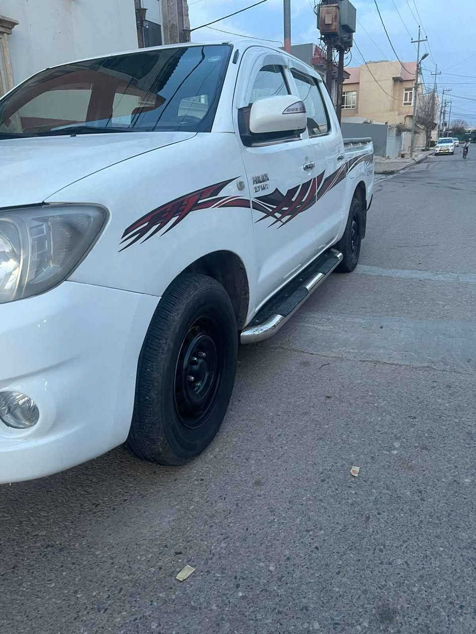 *********** 
مرزي 2006 سعودي شاصي 19 
بيها صبغ 3 قطع امامي بدون شواصي ماسك بدنة صفحة النفر
مكينة معمرها شرط لاصرف لانفخ كير اكسن تبريد كلو شغال شرط هزة جديدة  سيارة مال جناي 
250$ غرامه 
سعرهاا 138 $ وبيها مجال Singapore
