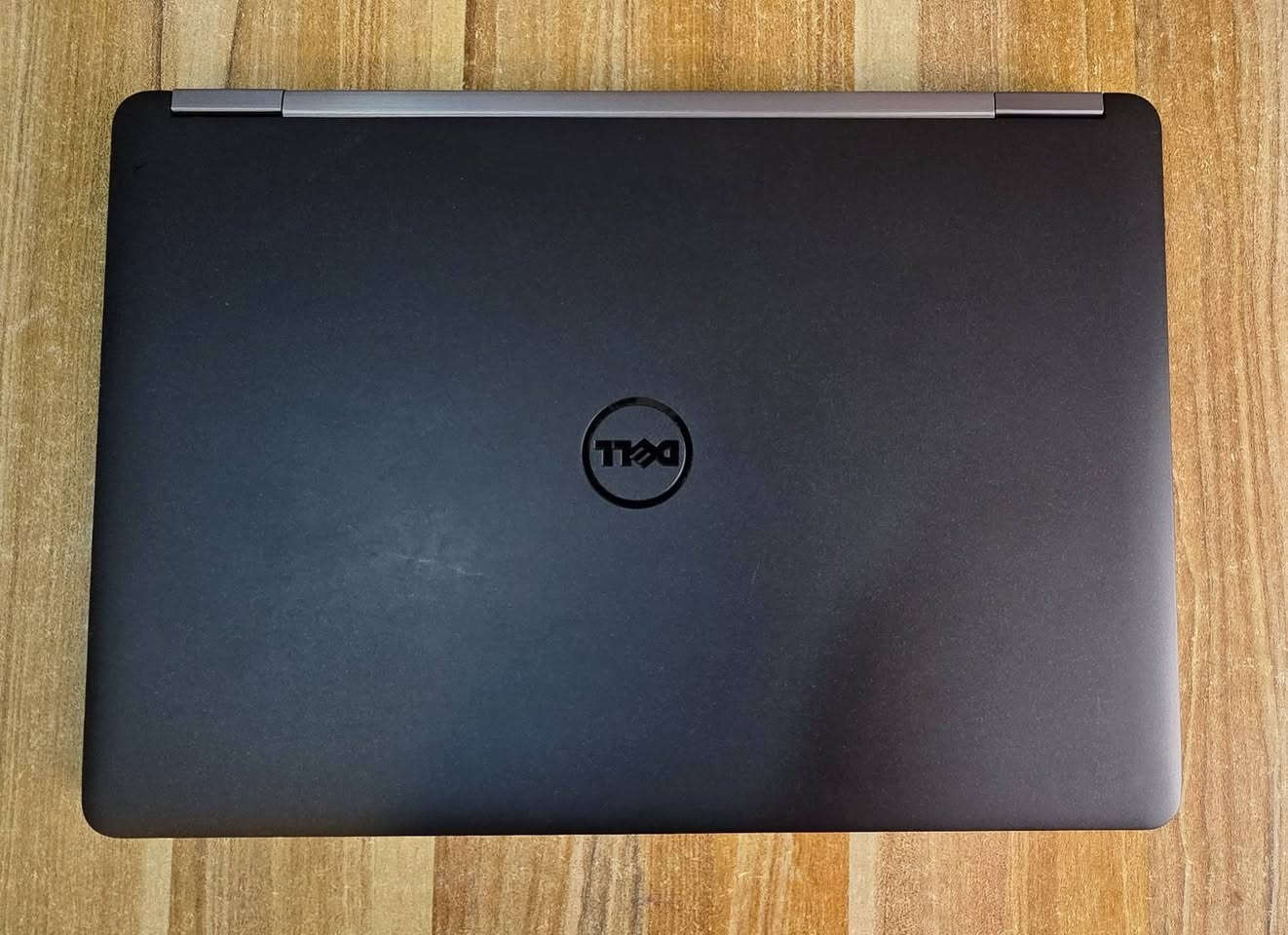 لابتوب DELL  من جيل السادس
💻 لابتوب من الجيل السادس (6th)
              🔷 DELL LATITUDE E7270
✅ المواصفات:
🟩 المعالج Cor i7
🟩 الجيل السادس  6th
🟩 الرام 16 گيگا 
🟩 الهارد 512 GB نوع SSD السريع جداً 
🟩 حجم الشاشة 14.1 انج 
✅السعر ( 250 )الف ☑

💥 ملحقات الجهاز:
شاحنة الاصلية 
📞 للاستفسار :
  الاتصال ✅  
***********
***********
