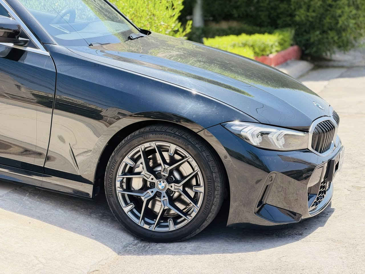 للبيع
BMW 330i 2025 
السيارة استيرادي الشخصي ودخول جديد 
تترقم جميع المحافظات حتئ اربيل 

بيها ربع الجاملغ الامامي صبغ فقط 
ماشية 18 الف ميل
داخل LED متغير
كشنات خزن
تدفئة تبريد 
نقطة عمياء
رادار امامي
صندوق كهرباء 
مري شفط 
عنواني بغداد 
للاستفسار 
***********
