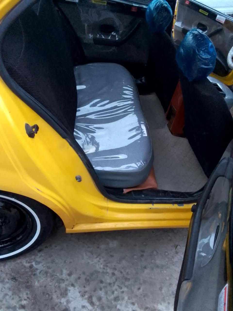 السلام عليكم سمنت للبيع موديل 2010 رقم بغداد سنويه جديده 2029 حداديه كير خير من الله  ماكينه بيها خيط بخار مكان السياره كربلاء سعر السياره 20 بيها مجال حق الجيه اتصل ***********
