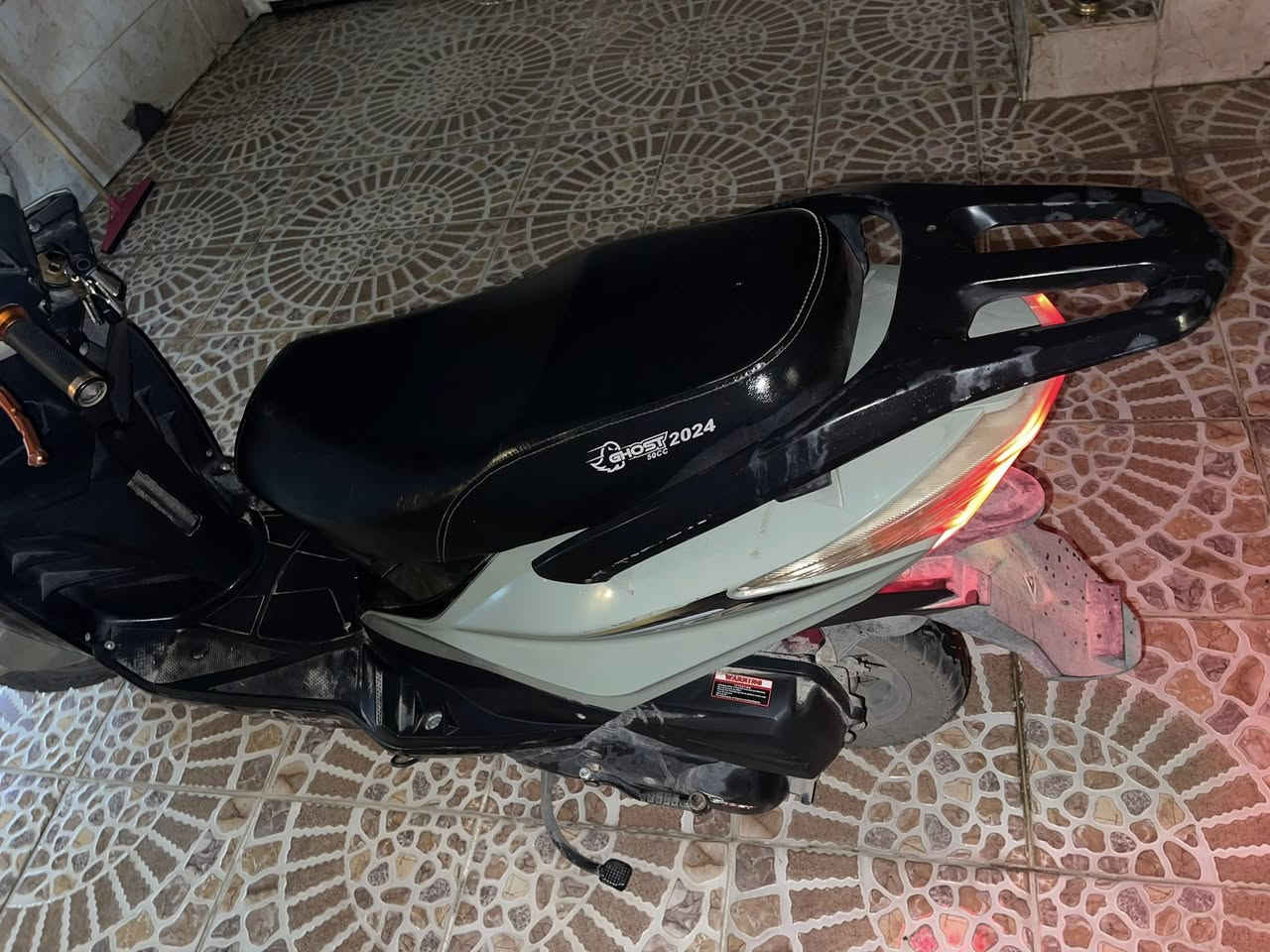 السلام عليكم 
ماطور #للبيع  Ghost موديل 2024 جديد و مكفول من اي عطل و مكينة جديدة ما مفتوحة و تايرات جديدة و شغال 100‎%‎ 
مكاني فرمان بران للتواصل 
***********
