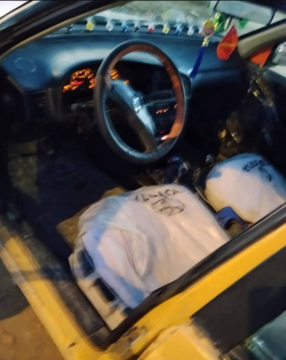 من رخصة مدير الكروب سيارة بيجو جيكلاص موديل ٢٠٠٩رقم دولي انكليزي مصفره هيئه وغرامات سياره حلو وتخم تايكر كهربائيات شغاله بس المحرك بي بخار رقمه بابل ألسعر ١٩وبيه مجال الاتصال هذا الرقم *********** وشراء بي خير ويدلل
