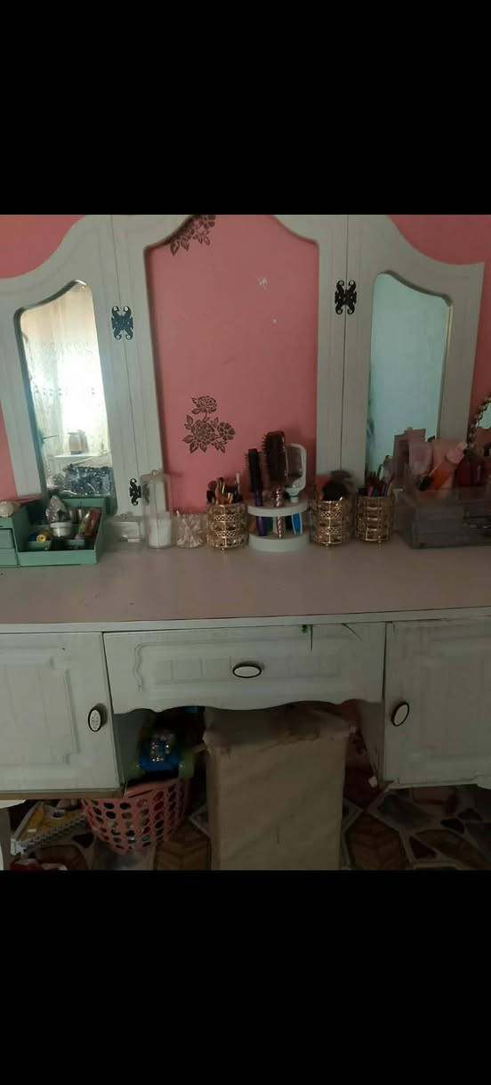 #غرفه تركيه للبيع نضيفه بس الميز المرايه عوزه مرايه والباقي نضيفه. السعر 350وبيها مجال الشراي يتفضل خاص 
كوت الزهراء


**إذا كنت صاحب هذا الإعلان وتريد حذفه لأي سبب، رجاءا أرسل رسالة إلى الدعم الفني**