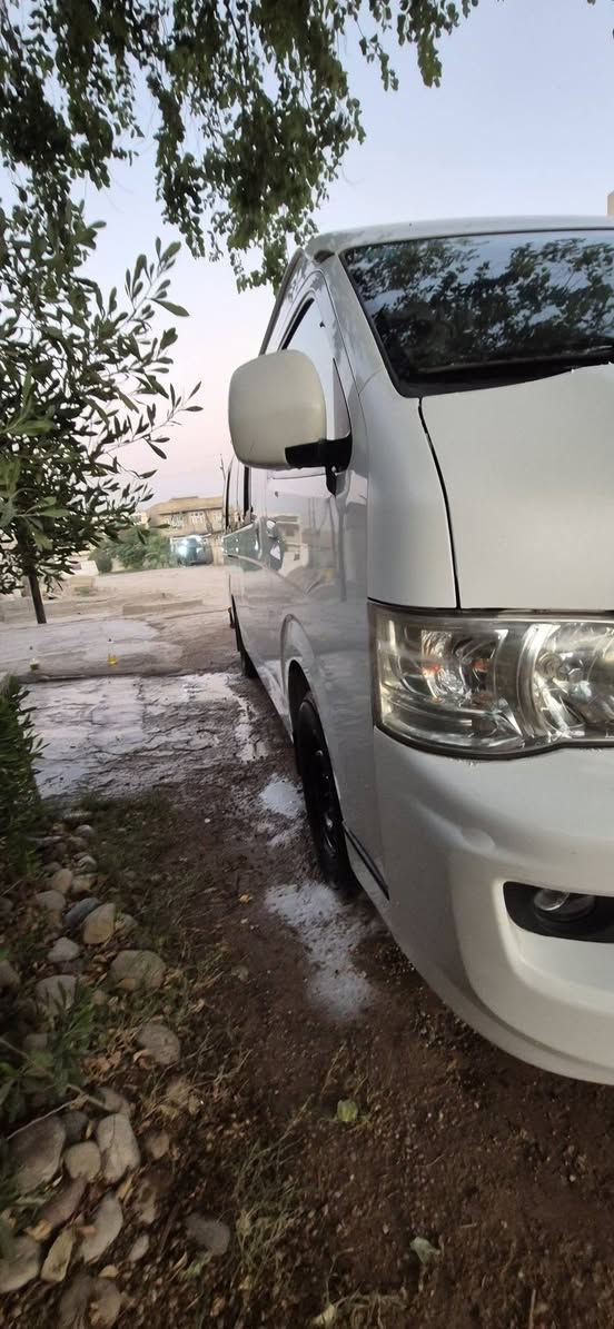 الله السلام عليكم سياره جنبي H2 2023 سياره مكفوله  زاد مكفوله من كير محرك تبريد ثلج خير من الله ترايك وين مجان السياره باب كهربائي زاد جاملاغت تغليف بل كامل زاد بيه شبر صبخ بل باب السلايت جوه السياره نضيفه ومال جناي والسياره والصدر والحداديه عله وضع الشركه تخم تاير جديد السعر 210 الرقم *********** وبيه مجال حك الجيه؟

