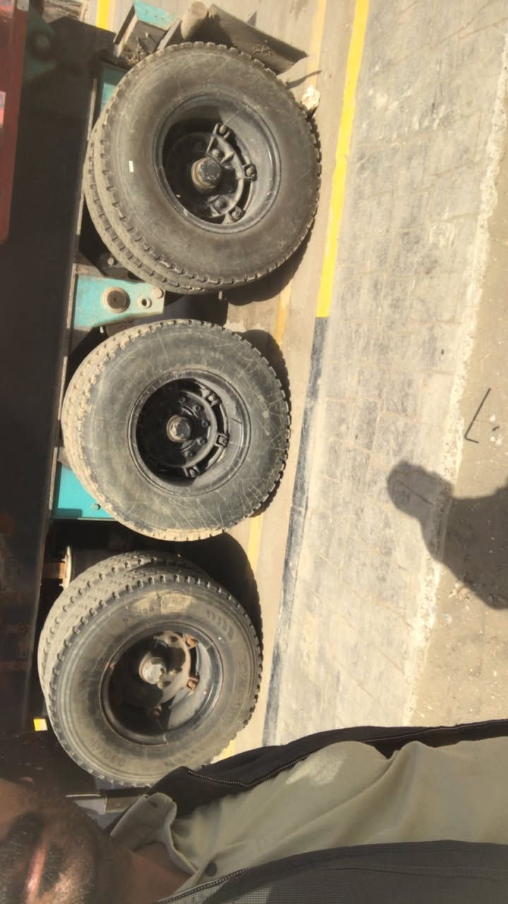 صندوك بدون شاصي و6 زوج تاير للبيع
***********
