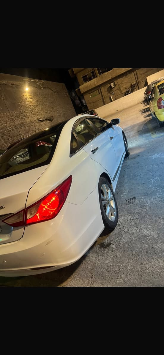 للبيع فقط بدون مراوس سوناتا ٢٠١١ خليجي رقم ديالى مميز 287فول مواصفات محرك دوش ٢٤٠٠ السياره عليهه ادامه كامله  جاهزه من كلش بيهه ضربه بالصندوك مصلحه وبيهه طخات جانت وانصبغت حزام ابيعلك تحويل يعني ورقم وغرامات اتعهدلك بيهه فقط   السعر ٩٠ بيهه مجال بسيط للشراي مكاني بغداد اليرموك ***********
