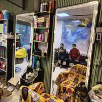 مرايات • نضافة ١٠٠/١٠٠ • انارة ٣ ألوان