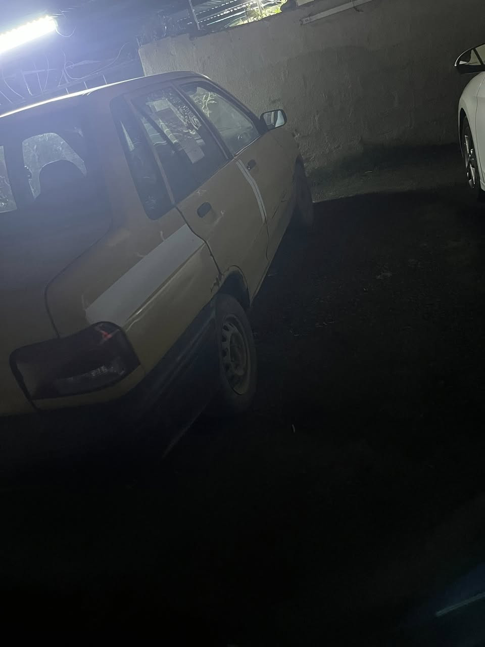 السلام وعليكم شباب سايبه موديل 2012كير مكينه مكفولات سياره حلوه مصفرا من كلشي رقم نكليزي تحويل ثاني بسمي سعر١٦قفل لا تعاملني ابد قفل١٦ مكاني بغداد مرور التاجي***********
