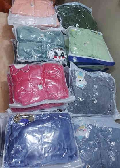 اوفر قديفه وفرو جديد 
من سنه الا سنتين 
القائم حصيبه حي الجمعيه قرب المستوصف 
***********
