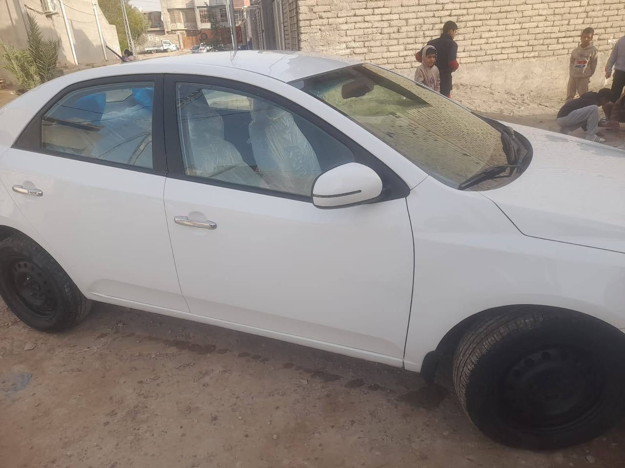 السلام عليكم
للبيع كيا سيراتو موديل 2011 وارد  خليجي فول مواصفات عده الفتحه 
مكفوله كفاله عامه محركها 1600 مكفول 
والصدر تبريد ثلج 
رقمها صلاح الدين تحويل مباشر 
مكانه صلاح الدين سامراء 
سعرها 107 وبيها مجال 
***********
