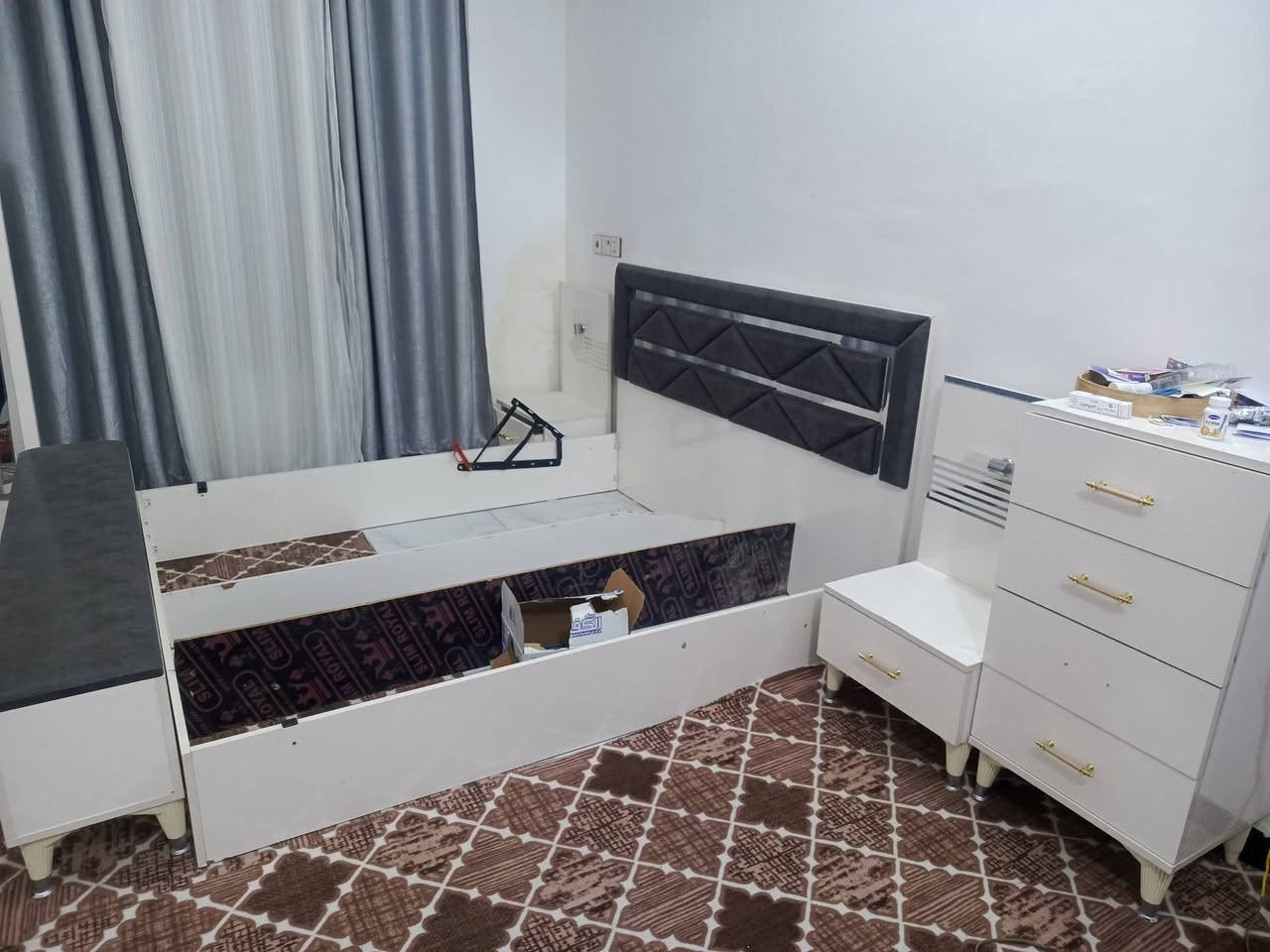 السلام عليكم غرفه تركيه مستخدمه ٨ اشهر اخت الجديده السعر ٦٥٠ وبيهه مجال مكاني كربلاء ***********
