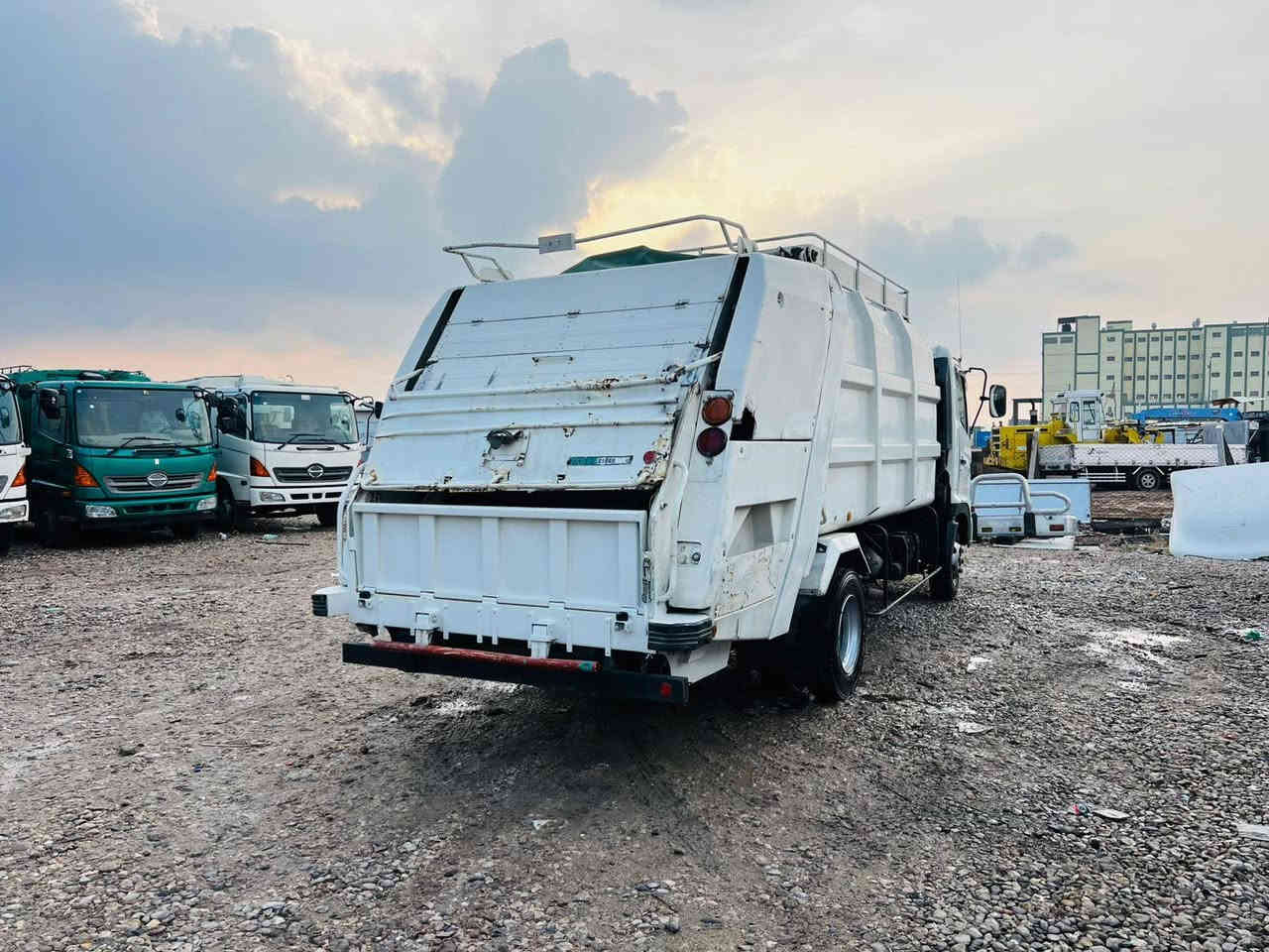 اللهم صل ع محمد وآل محمد 👍🇮🇶🇮🇶
هينو شيطان كابسه نفايات كبسه 10 مكعب 
مكينه 5 سلندر كهرباء دخول جديد 
 معرض النصر / قضاء النصر / ذي قار 
***********
***********
