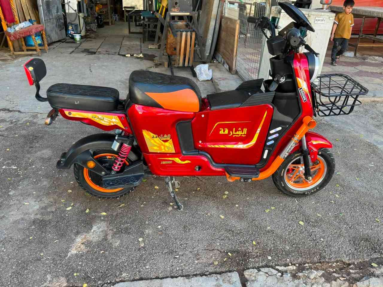سلام عليكم 
شحن x900 للبيع دراجه كامله مابيها نقص 5 بطاريات
3 بدلتهن جدد  4 سرع بيها سويج 1 وبصمه 2 
السعر 350 
***********
