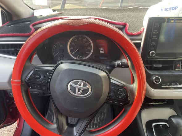 السلام عليكم للبيع كورلا ٢٠٢٠ حادث جاملغ وربع البنيد عكس السايق وباب مرشوش وارد أمريكي بسمي السنويه السعر ١٣٨ للستفسار ***********
