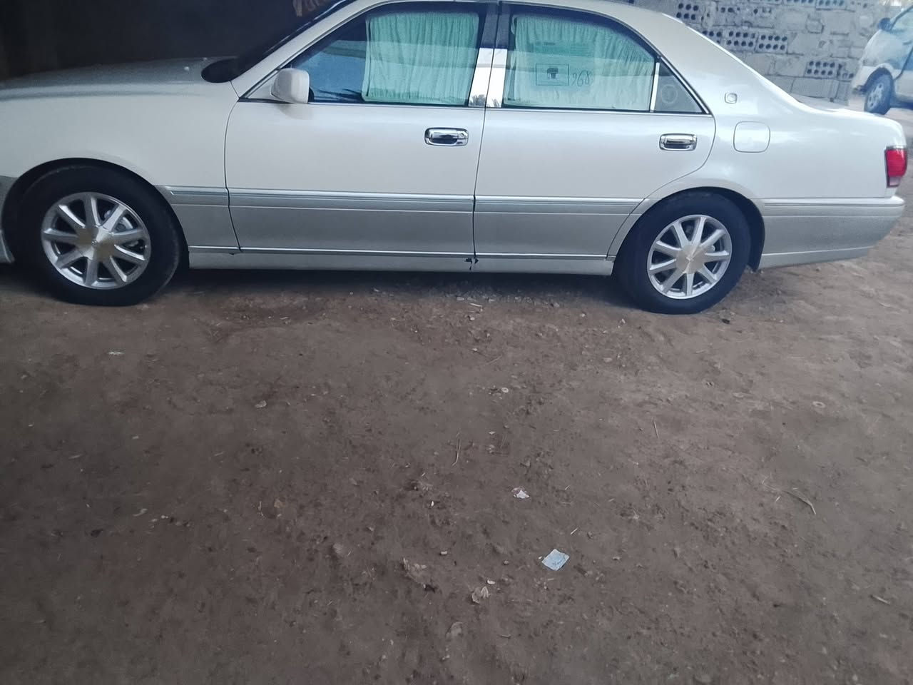 كفاله عامه رقم دولي مشروع وطني عل السنونار حد ال نضافه حجر الشركه بيه دكمتين كرستال برده خلفيه السعر137 بيه مجال احله من صوره لل استفسار ***********
