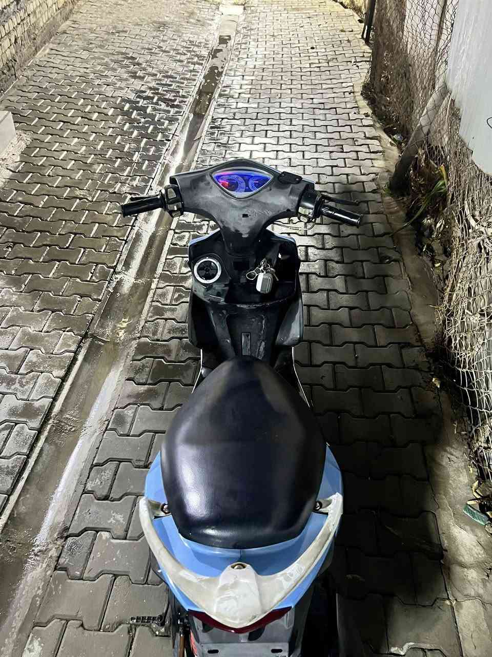 سلام عليكم دراجة ماكس مضلع سرعه120لون بحري مابية اي نقص مكفوله كفاله عامه وكلهة مختمه ختم واحد مكاني الكريعات السعر ع خاص 
***********
