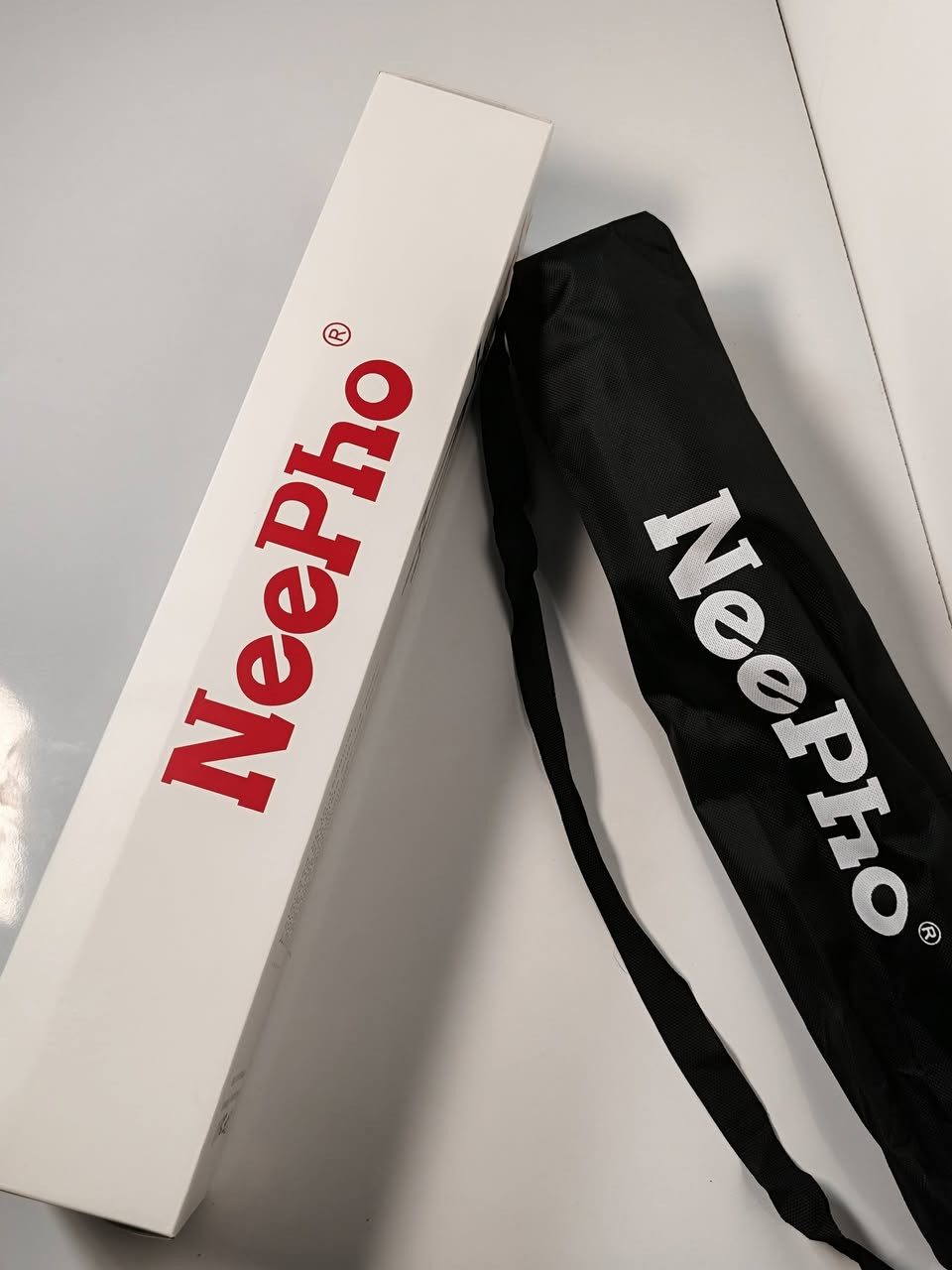 ترايبود ثلاثي احترافي Neckfo NP-8830 – خفيف، متين، وسهل الحمل
📷 مثالي للكاميرات والموبايل 

✅ أرجل ألمنيوم بثلاثة مقاطع مع دعامة لثبات قوي
✅ عمود رفع مسنن (Geared Elevator) للتحكم الدقيق بالارتفاع
✅ لوحة سريعة الفك بمسمار ¼ بوصة لتركيب الكاميرا بسرعة
✅ أقفال سريعة للأرجل (Quick-Release Leg Locks) لسهولة الضبط
✅ أقدام مطاطية قابلة للتعديم مانعة للانزلاق
✅ خطاف لتعليق الأوزان وزيادة الثبات
✅ خفيف الوزن (1900g) ومتين (مصنوع من ABS+PC)
✅ يمتد حتى 155cm ويُطوى لطول 54cm – سهل النقل والتخزين
✅ يأتي مع حقيبة حمل 

📲 لمعرفة السعر علق بكلمة سعر وسيتم إرسالة السعر الك 😍

🚚 موجود توصيل لكل محافظات العراق 🇮🇶
📲 للطلب والاستفسار راسلونه على الواتساب:
📞 ***********

#ترابويد #تصوير_احترافي #معدات_تصوير #Neckfo #العراق #كاميرا #فيديو
