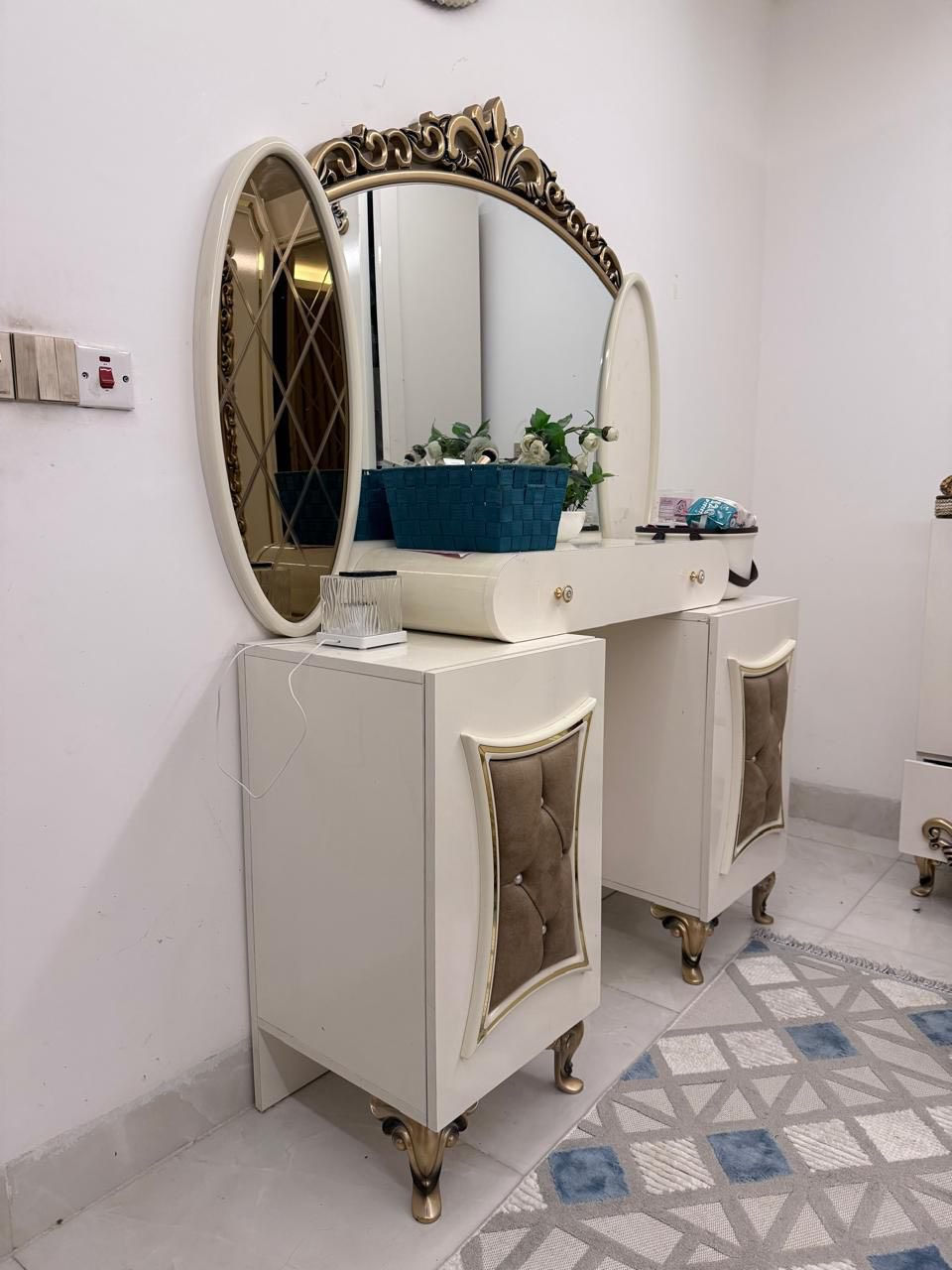 #غرفة_للبيع📌👇🏻
غرفة 8 قطع مع الدوشك نظيفة 💯
العنوان #اربيل_هولير_نوي📍للمزيد مراسلتي✅👍🏻


**إذا كنت صاحب هذا الإعلان وتريد حذفه لأي سبب، رجاءا أرسل رسالة إلى الدعم الفني**