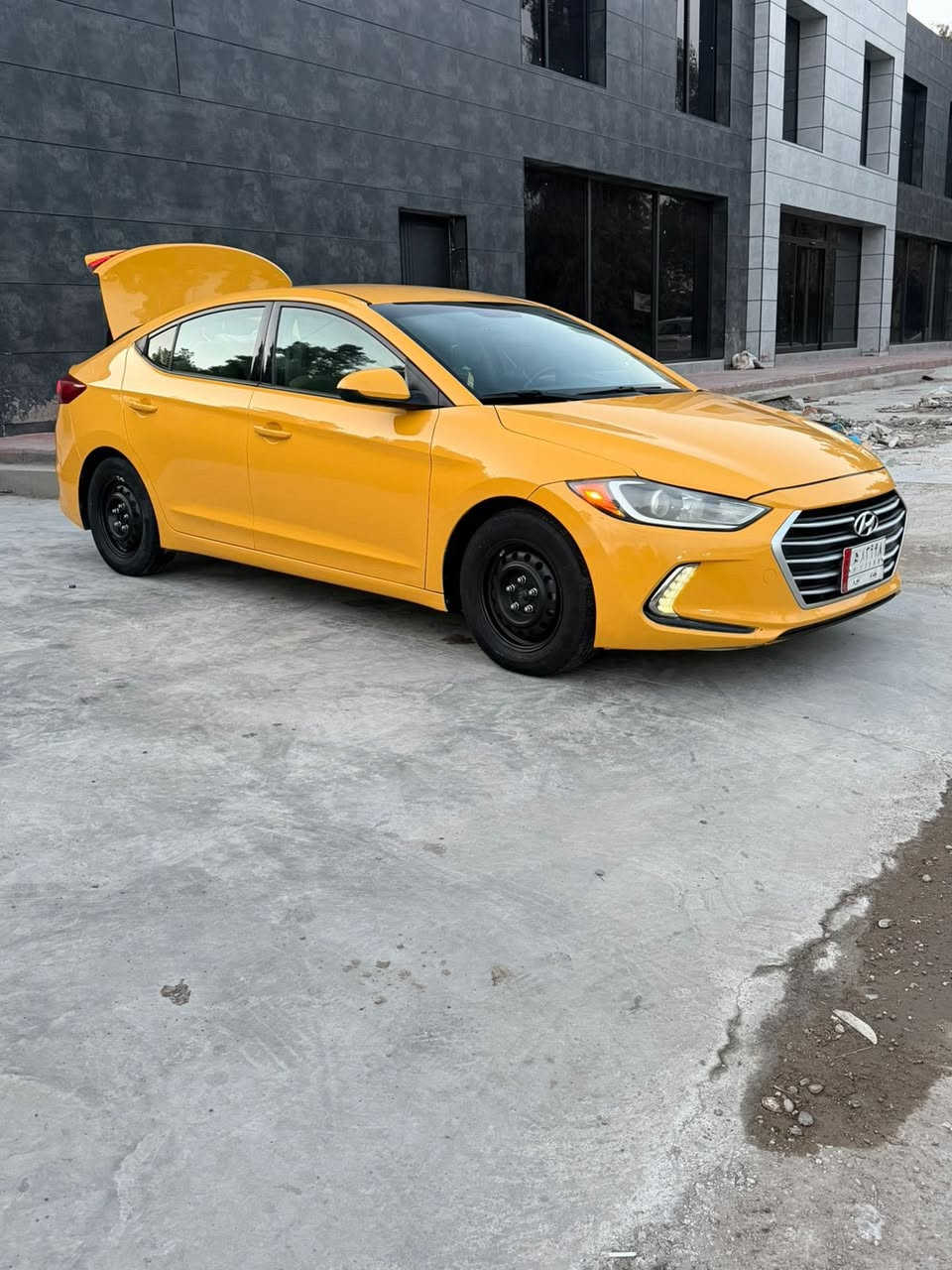 السلام عليكم النتره تكسي موديل 2017 السياره جديده وجاهزه بدون حادث حادثها غرق 5 بل ميه وهنا بل عراق بيها باب السايق مبدل كير مكينه بلادي مكينه زيرو هيه وتفرعاتها صدر تخم تاير صبغه جديده لون القلم دوشمه جاهزه لاخر حبايه مكانها بغداد اخوان مكلف بل نشر ‭0771 229 5724‬
