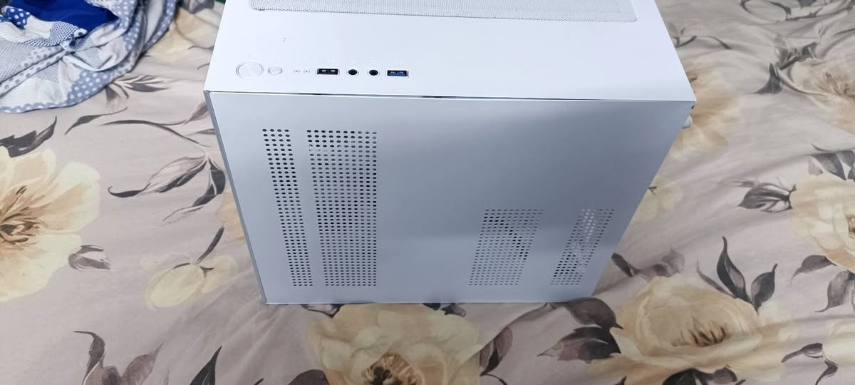متاح قطع 
ماوس جديد رايزر ٢٥ الف
باور fsp 650w مستعمل ٦٥ الف 
باور segotep 750w مستعمل ٧٥ الف
هارد m.2 laxer 2tb متسعمل ٥١ يوم هيلث ٩٩٪ 
السعر ٢٥٠
سماعه هايبر اكس كلاود ستنجر ١٥ الف مستعمله
سماعات عاديه ١٠ الف 
ماوس لوجتك g502x ابيض مستعمل ٤٥ الف 
كيبورد هايبر اكس جديد لوك ٧٠ الف
مبرد جديد لون ابيض ٧٠ الف
كيس ابيض مني matx مع ٣ فان وهاب وريمونت ٥٥ الف 
مكاني بغداد مدينه الصدر متوفر توصيل 
***********
