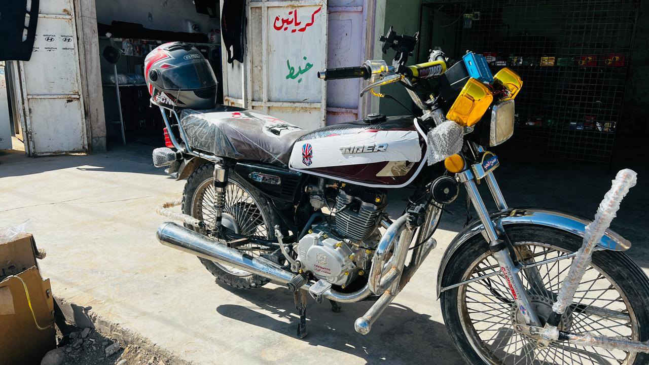 سلام عليكم ورحمة الله وبركاته
موطور للبيع  تايكر
موديل 2020 
محرك ما مفتوح شرط
نشاط فول 
كهربائيّة كامله 
السعر 400وبي مجال للطيبين 
خابر ودلل
***********
العنوان الشرقاط سديره وسطى
