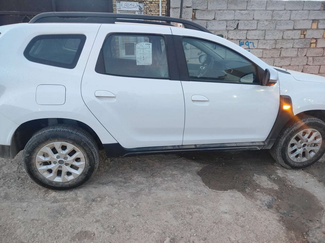 السلام عليكم رينو داستر للبيع موديل 25 استلام شركة بعدهي زيرو ما ماشيه السيارة حره  غير محجوز تداور بأسم المشتري بيع او مراوس للاستفسار الاتصال ***********
